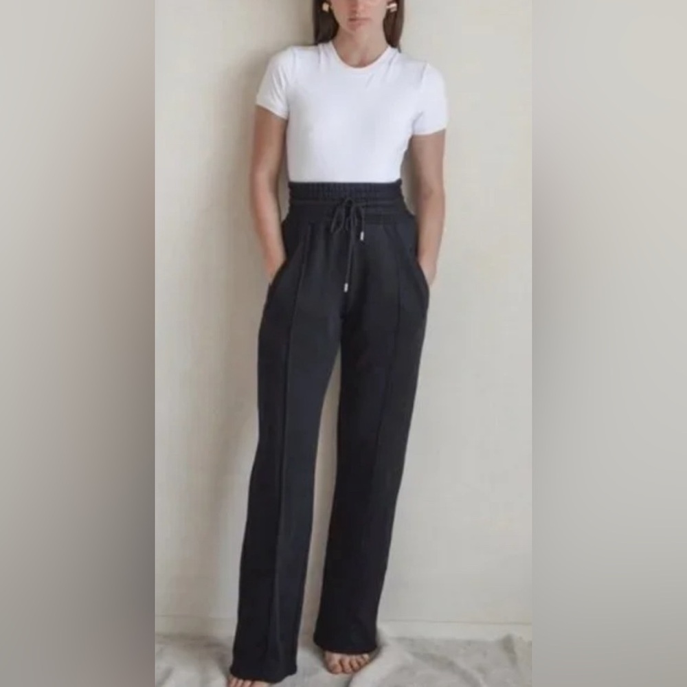 SUNDARBAY Black High Waisted Joggers